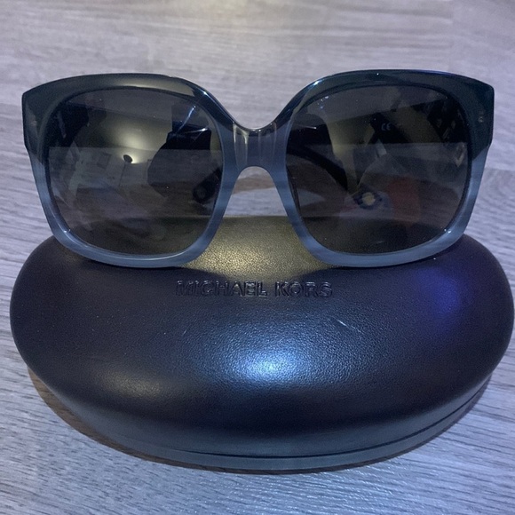 Oversized square Michael Kors sunglasses - Picture 1 of 3